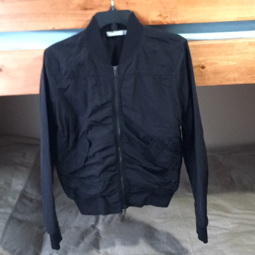 Vince size M.